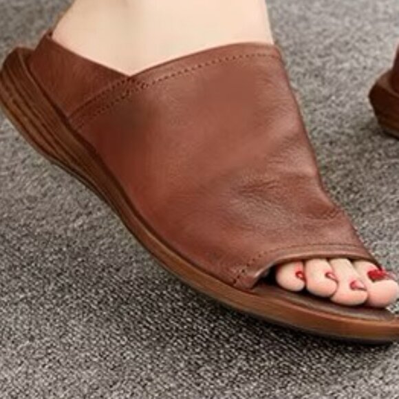 100%Genuine Leather Low Heel Sandals, brown/cognac color, size 38 (fits 38.5) - Picture 2 of 5